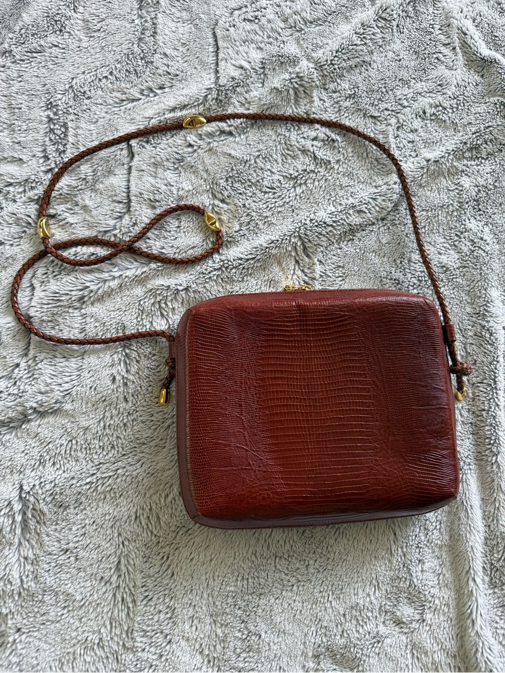 CEM Vintage Brown Lizard Embossed 
Leather Crossbody Zip Around Bag